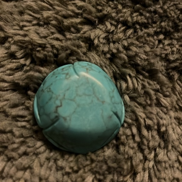 NWOT 1.5” carved Howlite rose dyed turquoise pendant - Picture 2 of 3